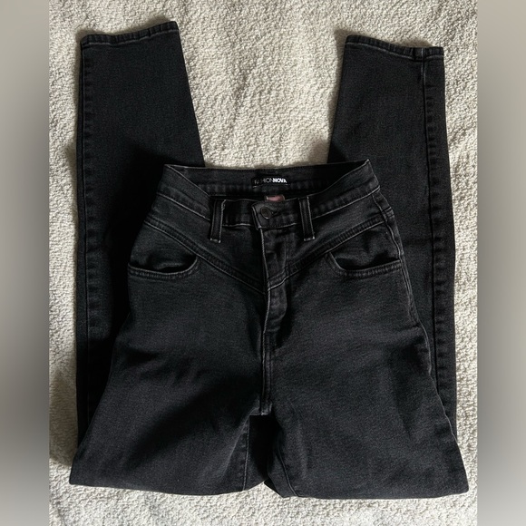 Fashion Nova High Rise Mom Jeans - Picture 2 of 4